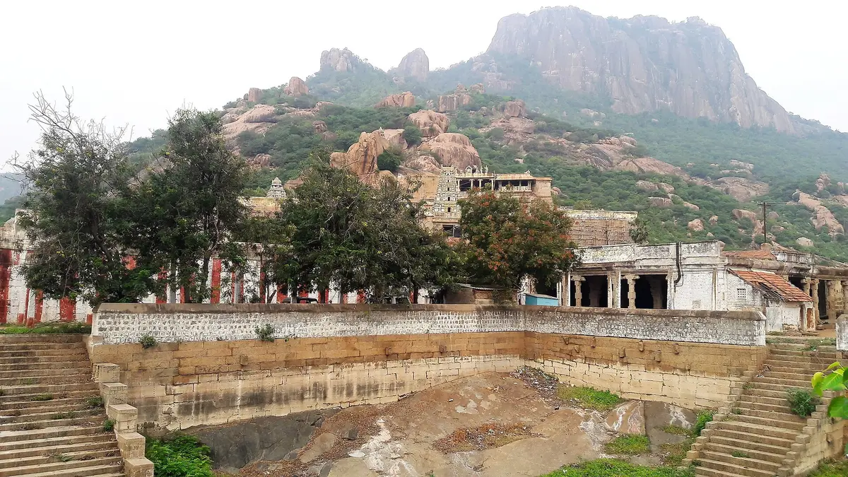 Piranmalai Kodunkundreeswar Temple